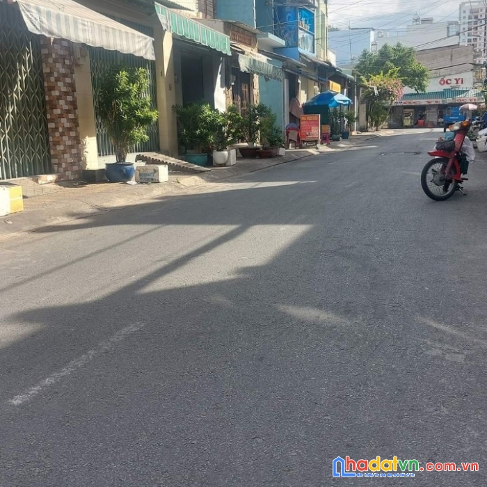 Đường 6m thông, sát mt phùng tá chu, sát vách đs7, ngay khu tên lửa, vừa ở vừa kinh doanh, nhà rất
