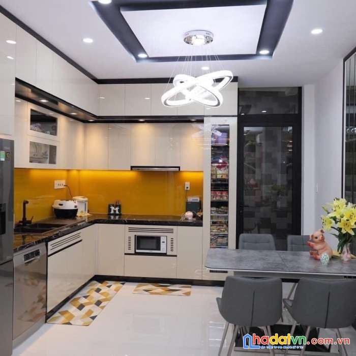 Bán gấp nhà hxh  thông thạch lam 63m2,3 tâng 5.x tỷ