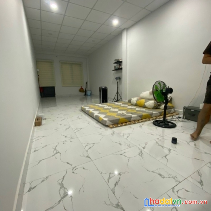 Mặt tiền kinh doanh sầm uất, vị trí trung tâm, hợp đồng cho thuê 16tr tháng q.tp