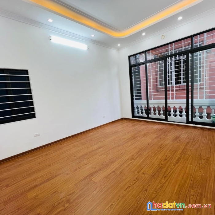 Trung tâm đống đa, mới tinh, thoáng trước sau, mặt tiền rộng, gần phố, ở luôn, 4.45 tỷ