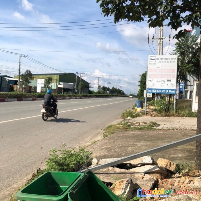 Chính chủ cần bán đất vị trí đẹp mặt tiền đường dt747b