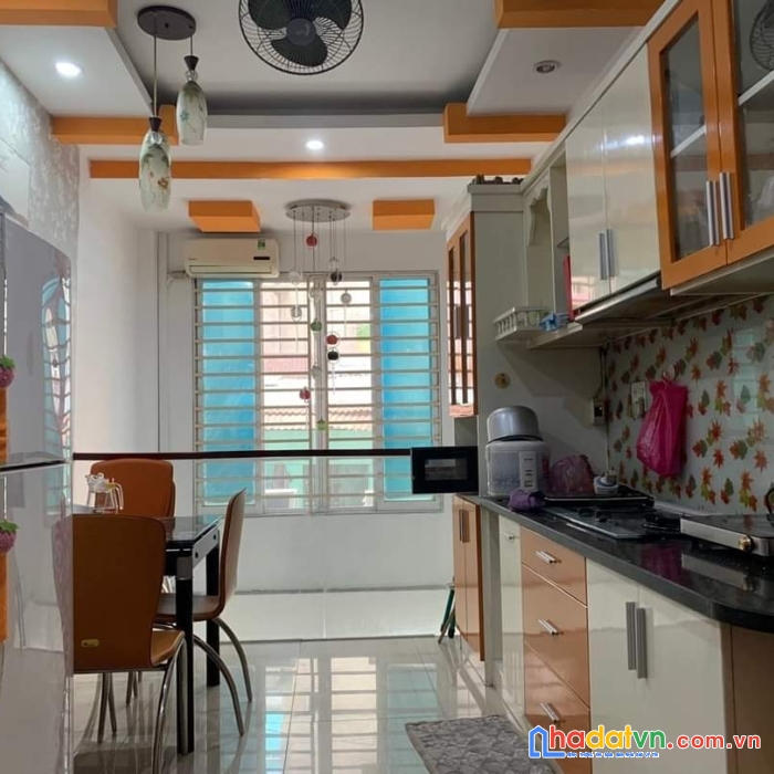 Bán nhà đẹp rẻ vĩnh khánh 5 tầng cách mặt tiền kinh doanh 15m có 4 tỷ