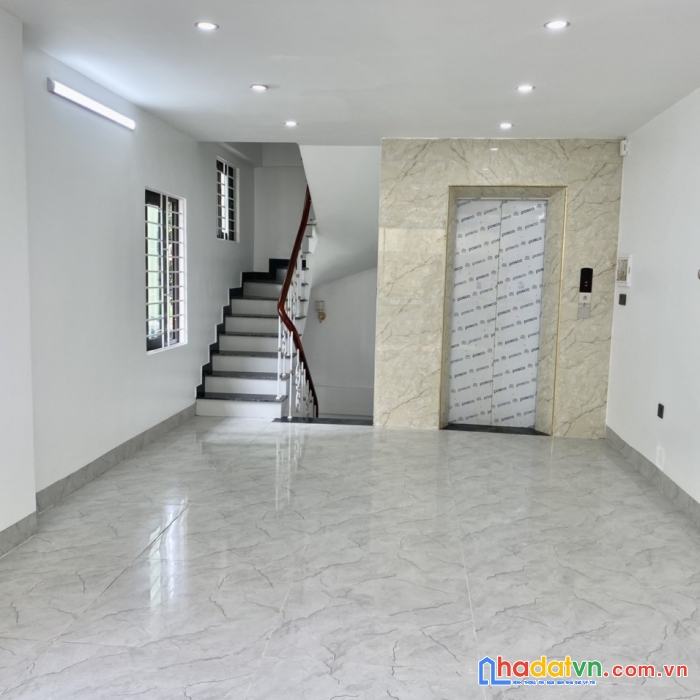 Nhà đẹp ngọc lâm 2 ôtô, thang máy, phân lô 45mx5t nhỉnh 8tỷ