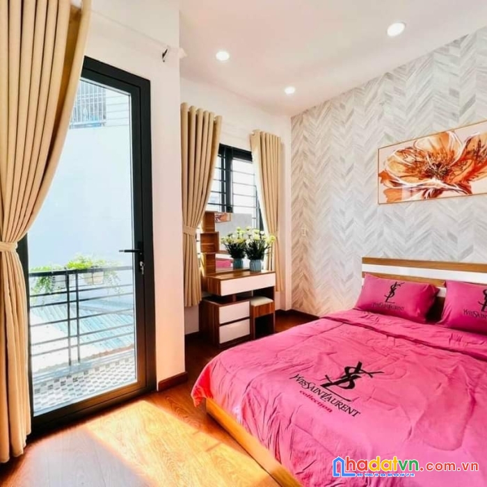 Chính chủ gấp bán nhà cực đẹp- giá thơm- nhà mới - hxh sát công viên