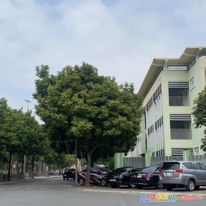 Nhà mới ở ngay phố bồ đề, ngõ ô tô thông, gara ô tô, tiện ích bạt ngàn.