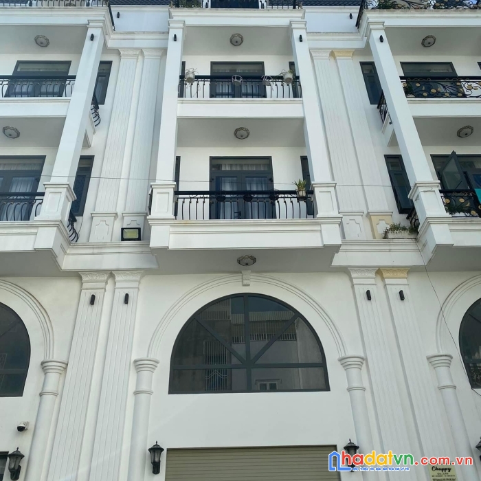 Nhà chủ định cư bán gấp, ngang 5 dài 12, xe hơi đậu, hoàng quốc việt , quận 7, hơn 10 tỷ
