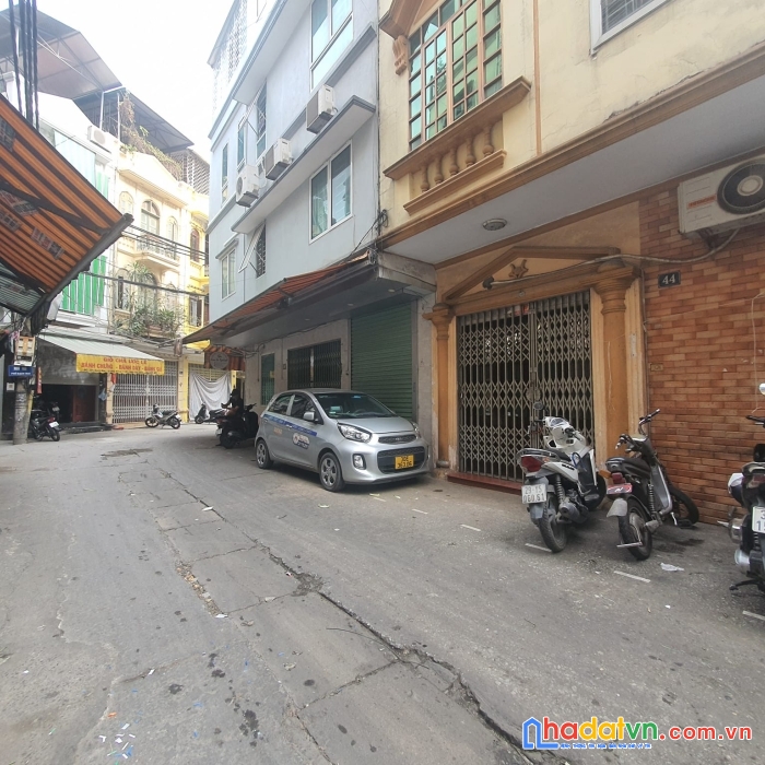 Bán nhà bạch mai, mặt chợ kinh doan. ô tô đỗ cửa. 35m x 4 tầng. 5.9 tỷ có thương lượng