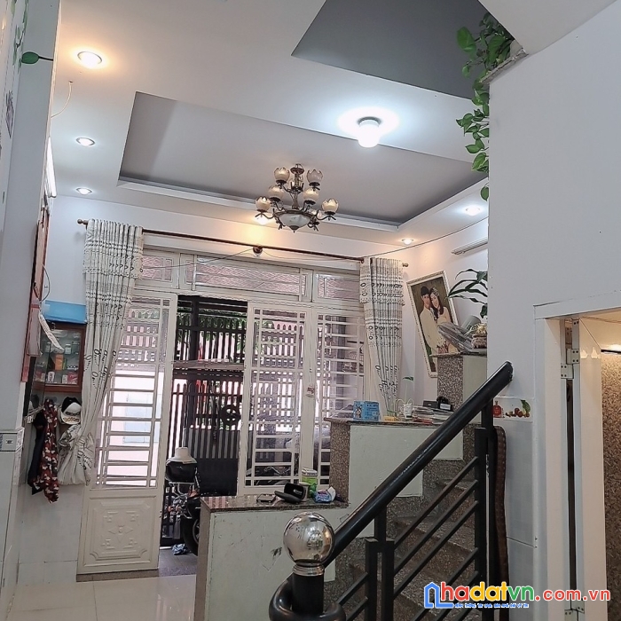 Bán nhà phân lô 4t 42m2 h. ô tô ngay bv lê văn việt chỉ 3 tỷ