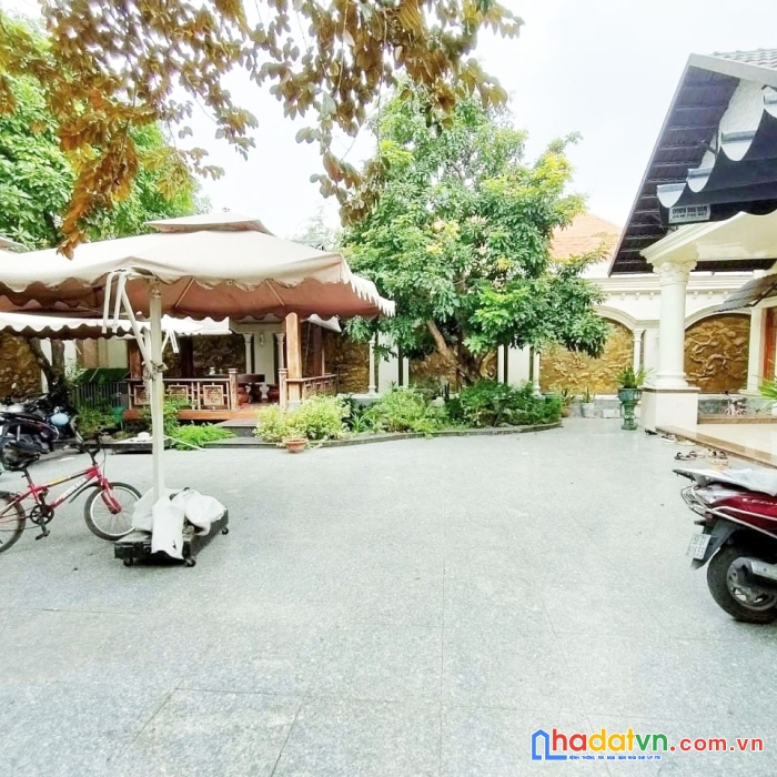 Biệt thự sân vườn - 810m2 - chỉ 34 triệu/m2 - ngay trung tâm quận 12 - nở hậu khủng 20m - tài lộc