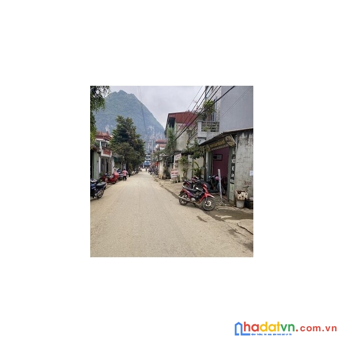 Cần tiền bán nhanh nhà 2 tầng 1 tum thuận châu- sơn la
