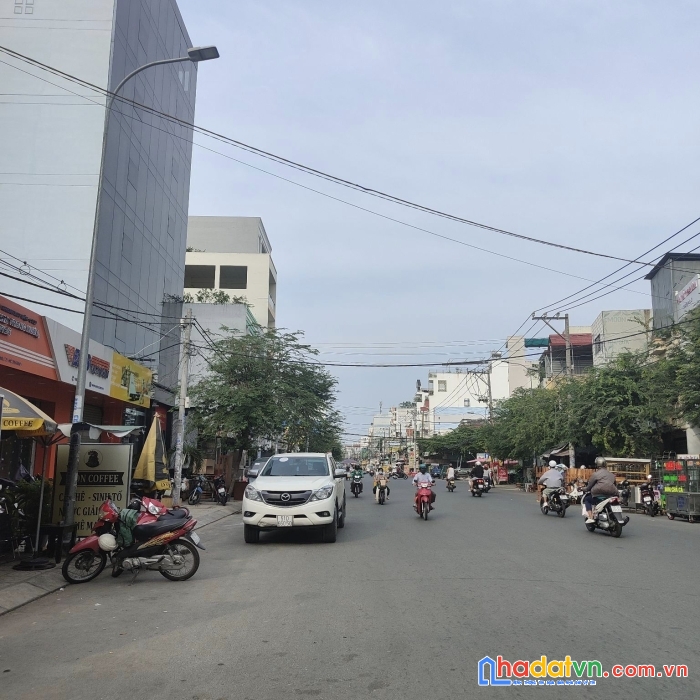 Hơn 6tỷ nhà đẹp 3tầng,ô tô vào nhà thành mỹ p8 tân bình,46m2,ngang 4.4m,nở hâu.