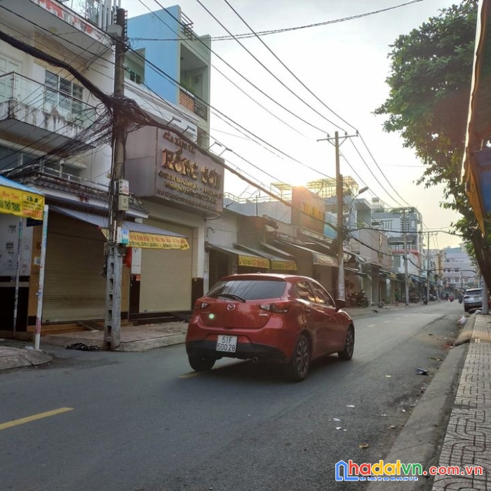 Nhà đẹp 4 tầng, ô tô vào ngủ, ngay khu chợ vải tân phú, giá rẻ.