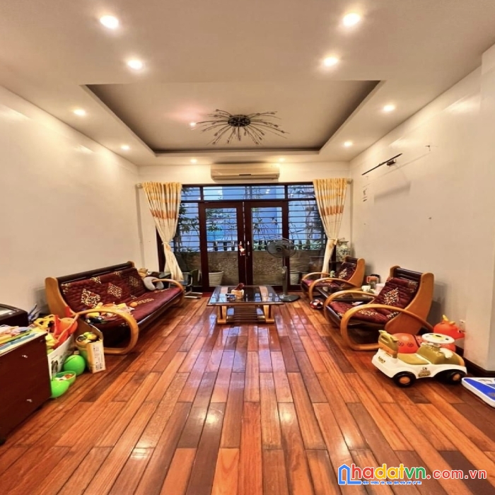 Bán nhà minh khai. phân lô ô tô đỗ cửa mặt tiền 7m. 50m x 4 tầng. 10,9 tỷ có thương lượng