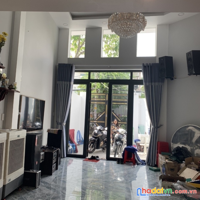 Tân phú ngộp giảm 2ty4 xuống còn 10ty1 mặt tiền đô đốc long 100m2