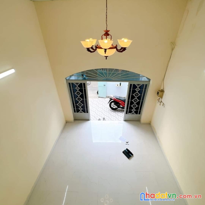 Bán nhà rẻ tôn thất thuyết q4 ngang 4,5 x14 m 2 tấm có 70 triệu m