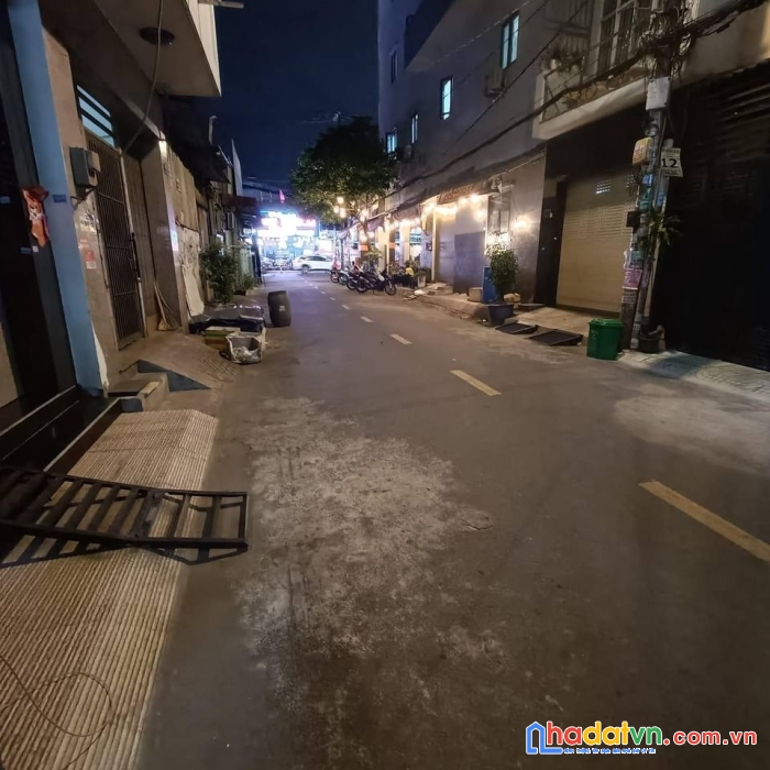 Bán nhà hẻm 8m có lề đường lê văn quới, 4 tầng, 74m2 chỉ 8.5 tỷ, ngang 5.2m