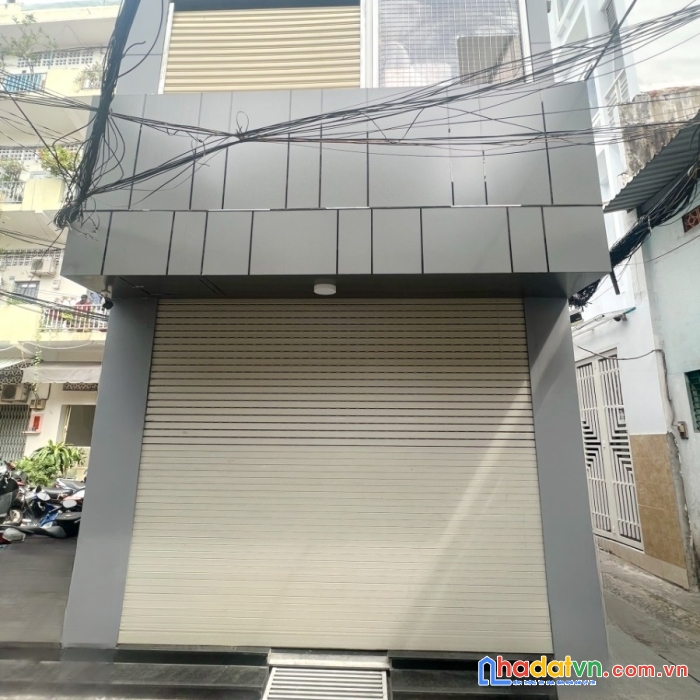 Nhà mới 3 mặt hẻm 2 tầng (nở hậu) sát đường trần hưng đạo p7q5