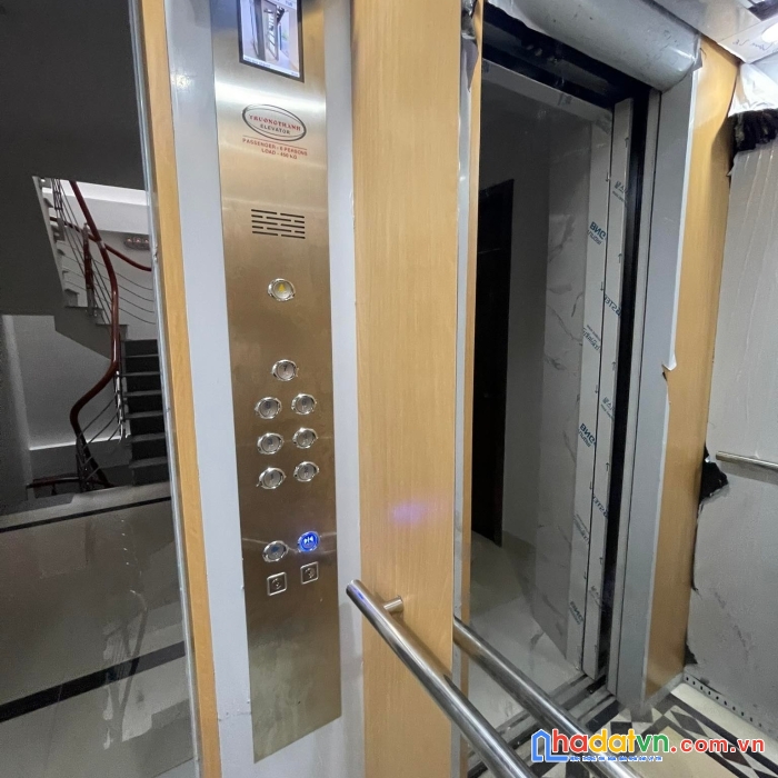 Cực hiếm, có 1 0 2 cần bán ccmn hồ tùng mậu, cầu giấy 180m 5t thang máy, ô tô gần chỉ 17,x tỷ