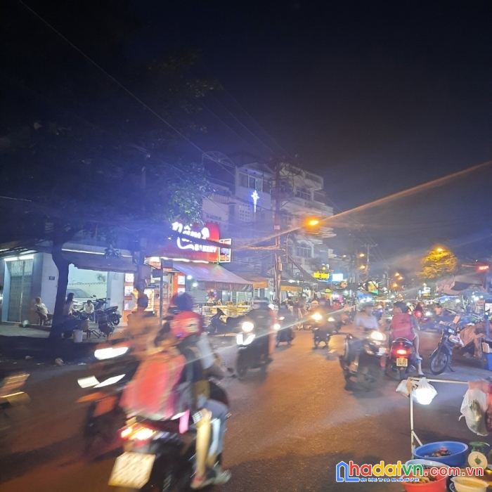 Nhà mặt tiền 3 tầng,5pn,4wc,dt80m2 quận 8,10 tỷ xíu