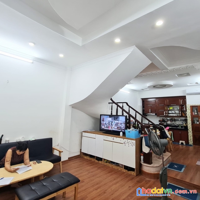 Bán nhà minh khai. tặng nội thất. 35m x 5 tầng. 3,4 tỷ có thương lượng