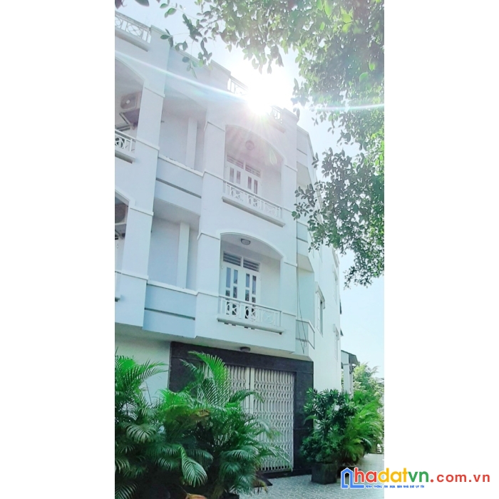 Nhà mới căn góc 4 tầng mặt tiền kdc bông sao p5,q8. giá 9.5 tỷ tl