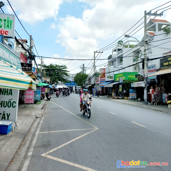 Bán nhà 9 x 16,8mét, trên bến dưới thuyền, chỉ 5 tỷ xíu