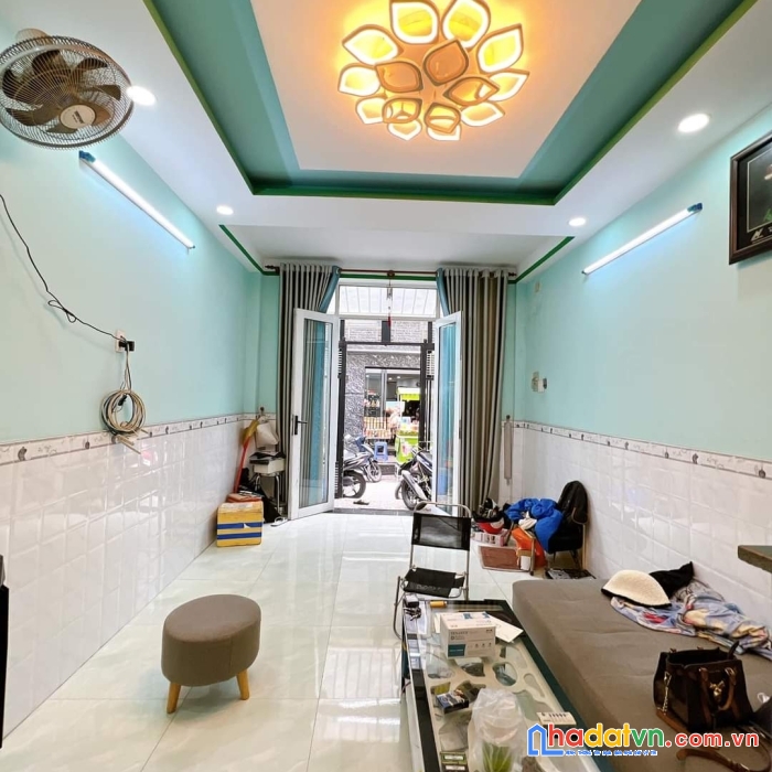 Bán nhà xóm chiếu q4 cách q1,q2 có 100 m
ngang 3.5 x10 - 5 tấm thu nhập 19 triệu