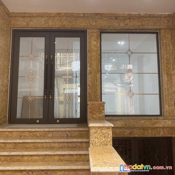 Mặt phố đê la thành 90m2 - kinh doanh - nhà mới - thang máy sịn sò - hai mặt thoáng - dòng tiền ổn