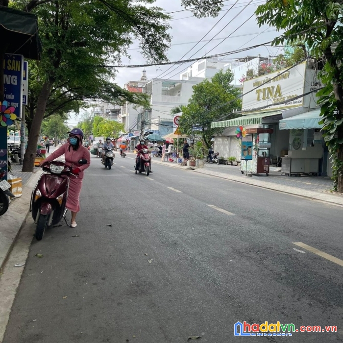 Bán gấp nhà trước tết mt kinh doanh  sầm uất đường số tân quy quận 7. nhỉnh 6 tỷ. shr