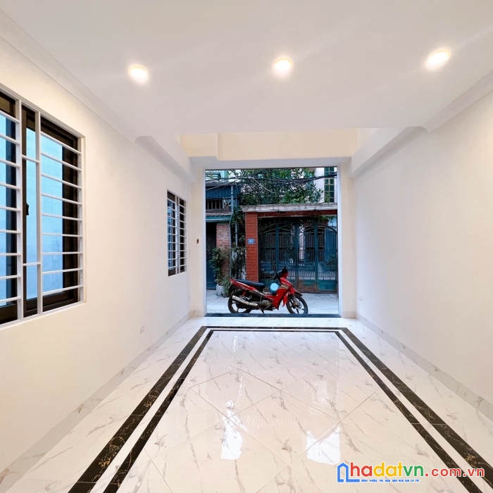 Bán nhà ngọc lâm, long biên 20m 4 tầng 1.9tỷ 1 nhà ra phố