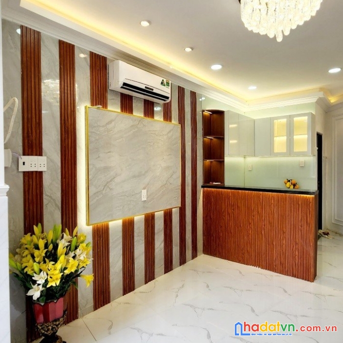 Nhà bán mới, nội thất đẹp, mặt hxh 184 âu dương lân p2q8