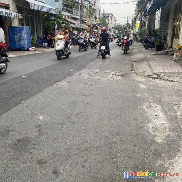 Bán gấp nhà c4 đường hồng bàng quận 11 - giảm chào 3 tỷ .
50tr/m , khu vực gần 100tr/m .