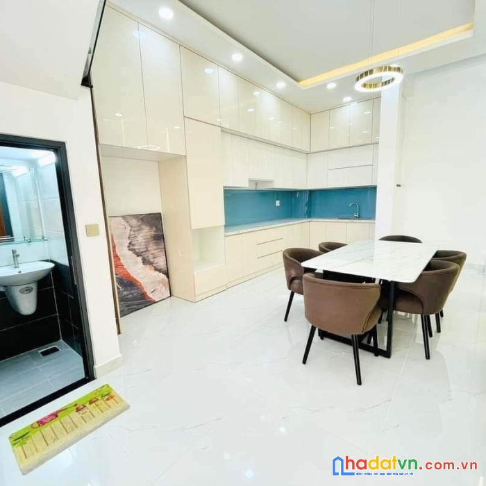 Bán gấp nhà q.6 - nhà nhỏ hẻm lớn- chỉ 100tr/m2- giấy phép xây dựng được 5 tầng