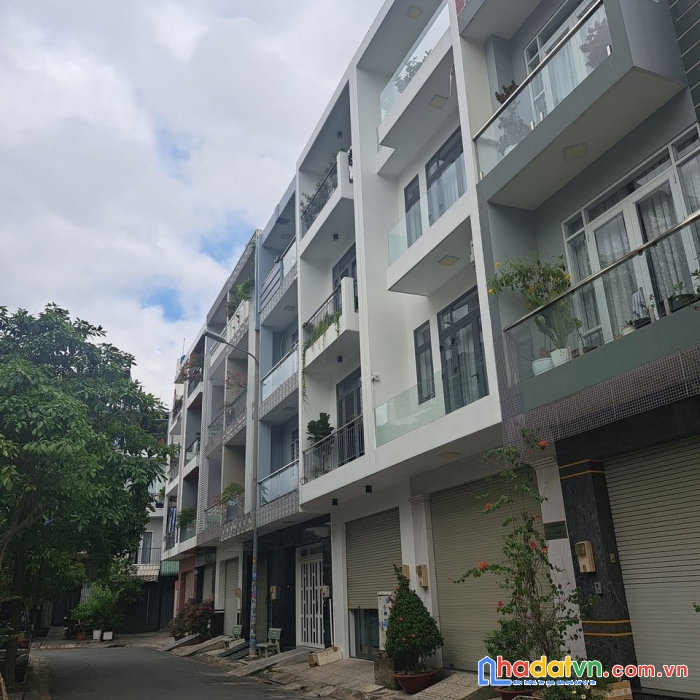 Bán nhà mt hoàng minh đạo f5 quận 8.dt 4.5x17.5. 4 tầng 4pn. nhỉnh 10 tỷ.