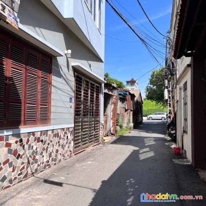 Bán nhà phố ngọc thụy, mặt ngõ ô tô thông, tiện ích đầy đủ, giá đầu tư.