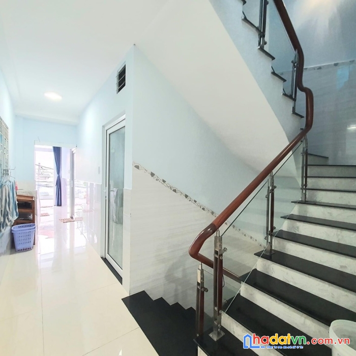 Mặt tiền khủng - ngay gần phạm văn đồng.
mặt tiền kd sát phạm văn đồng p1 nhỉnh 12 tỷ cho 129m2,