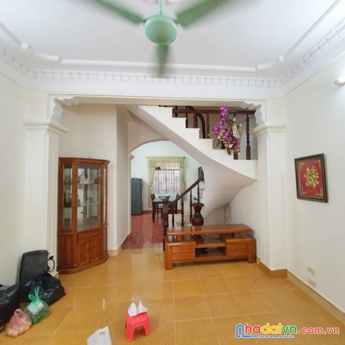 Nhà định công 40m  ngõ thông ô tô kinh doanh nở hậu giá mềm