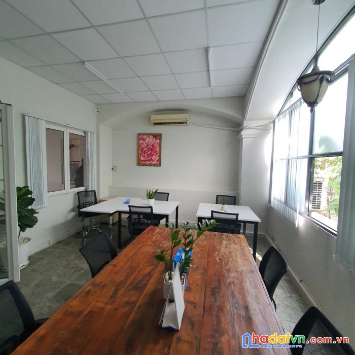 Cho thuê văn phòng  đầy đủ nội thất chỉ cần mang theo máy tính là làm việc ngay