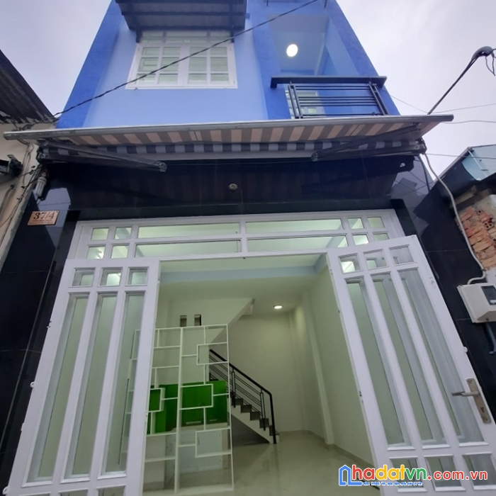 Chính chủ bán gấp nhà 3 tầng - 32m2 nhà 1 sẹc - xe hơi đậu sát nhà - lũy bán bích - nhỉnh 4 tỷ