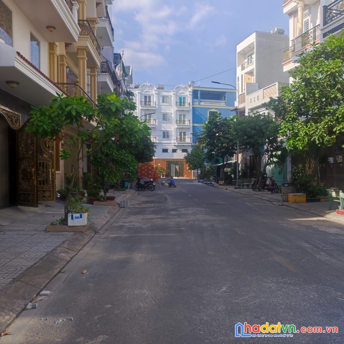 Khu phố cao cấp - đường rộng 13m có vỉa hè - 100m ra mt tân chánh hiệp q12 - 82m2, ngang gần 7m.