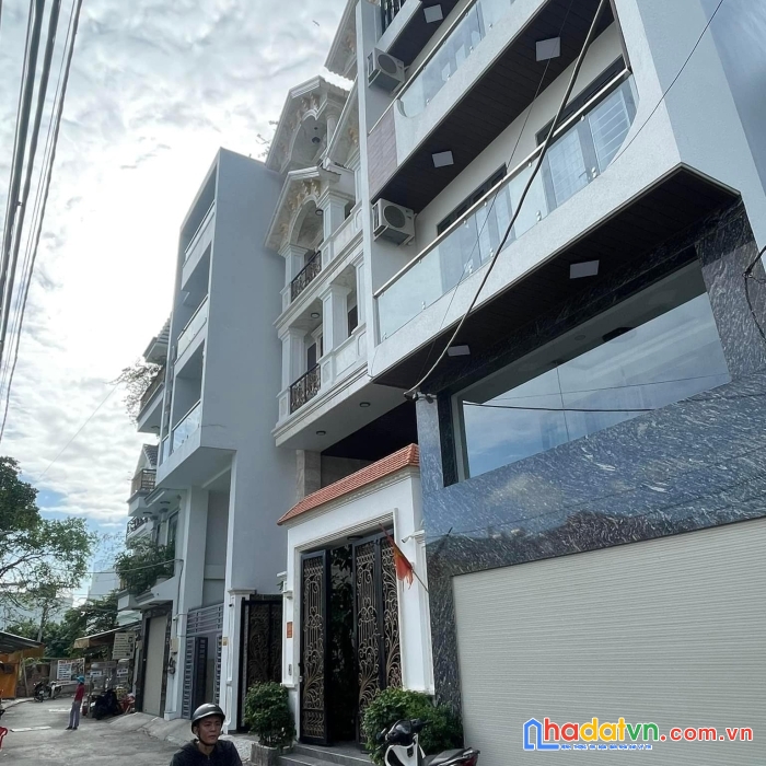 Bán nhà đẹp,oto đâụ trong nhà,chủ tặng full nội thất,huỳnh tấn phát phường phú thuận q7