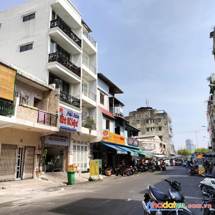 Bán nhà mặt tiền đào tấn quận 5,  ngang 4.1x 21, 85m2, chỉ 24.8 tỷ.