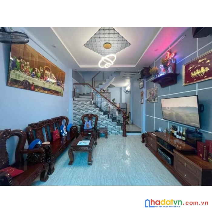 Bán gấp nhà đẹp 3 tầng ở ngay -  xe hơi quay đầu - linh xuân - thủ đức - 56 m2, chỉ 5.6 tỷ