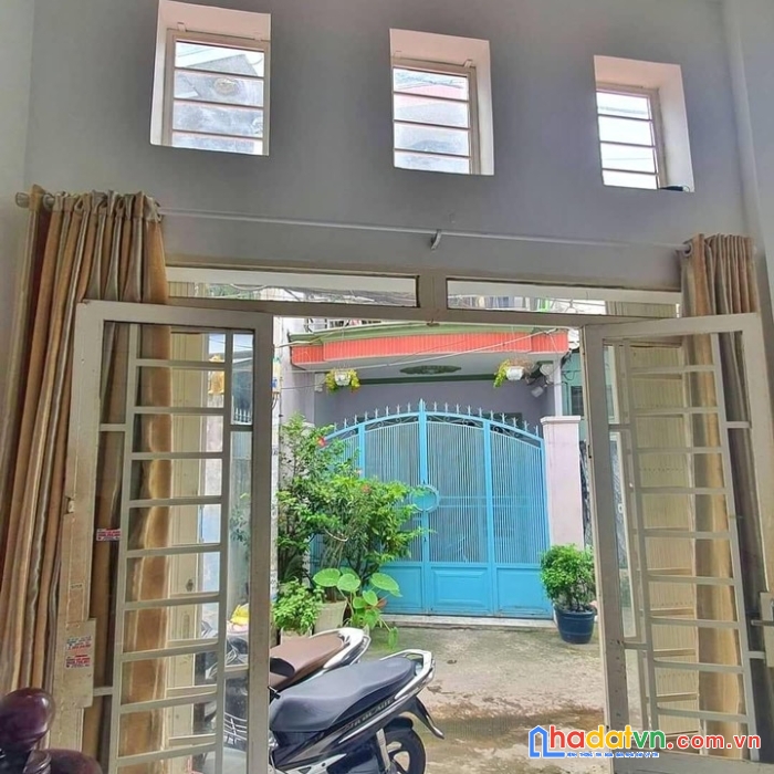 Bán nhà sát hxh gần lotte lê văn lương quận 7. dt 33m2. 3 tầng 2pn. nhỉnh 3 tỷ. shr