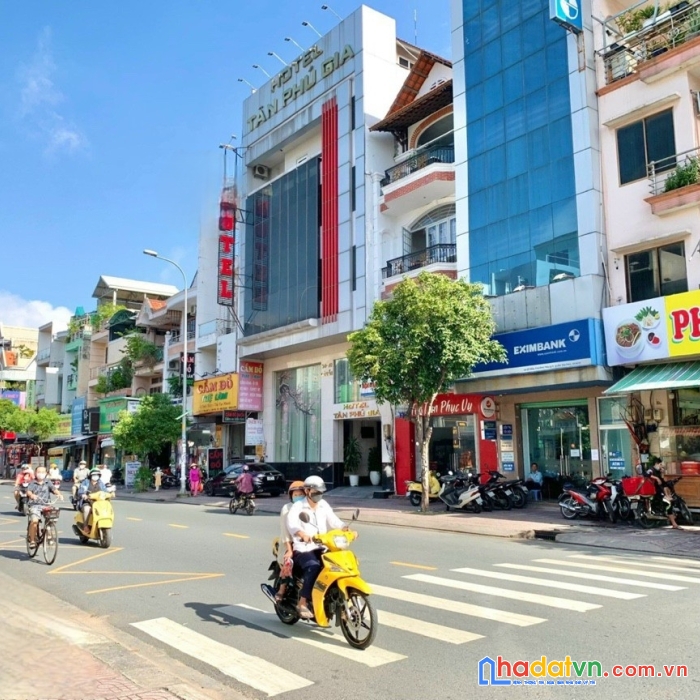 Tân phú, mặt tiền đường 20m kinh doanh buôn bán. dt 4x16. giá 8.9 tỷ