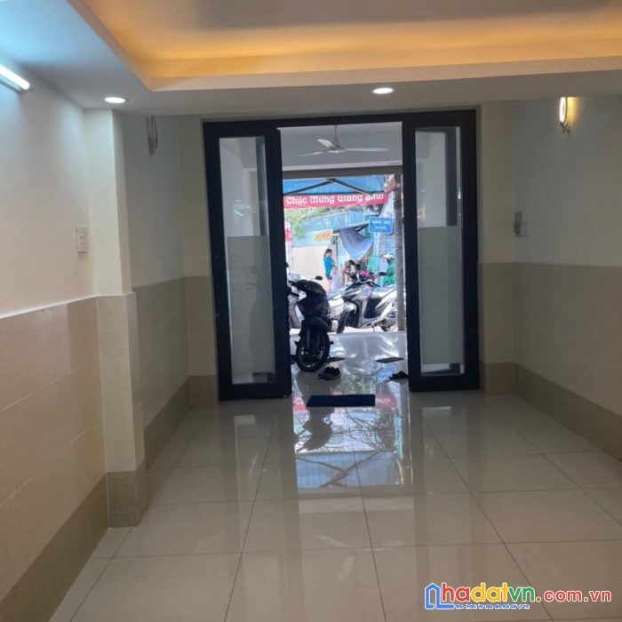 Nhà 5 tầng mặt tiền đường xóm chiếu quận 4 gần chợ 200 giá nhỉnh 8 tỷ