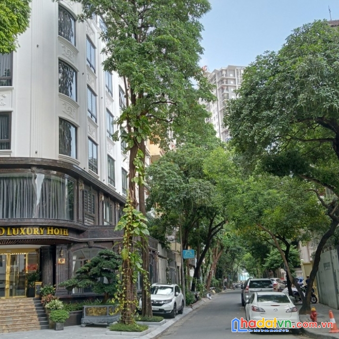 98m2,trần duy hưng, cầu giấy, 5t, mt18m, lô góc 2 mặt tiền, giá 56tỷ.