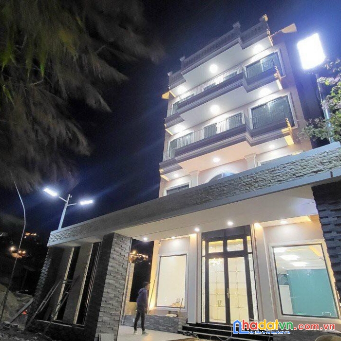 Bán khách sạn 16 phòng đường khe sanh đà lạt 490m2