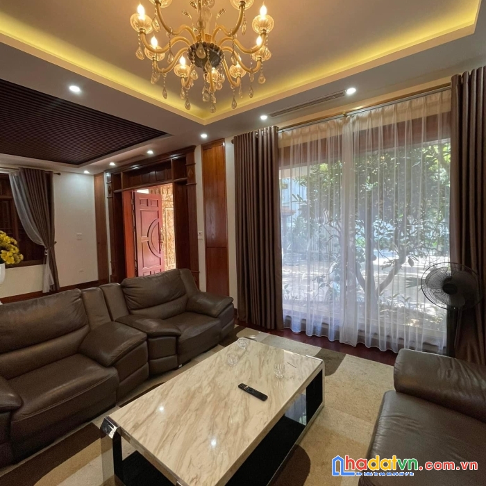 Bán nhà mặt đường láng đống đa, 106m2, 5t, cho thuê t1 20 tr/t, lô góc, giá 19 tỷ