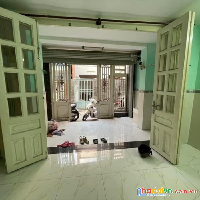 Cc bán nhà 3 tầng giá rẻ huỳnh tấn phát tân phú quận 7. dt 4.5x11. nhỉnh 3 tỷ. shr-btct